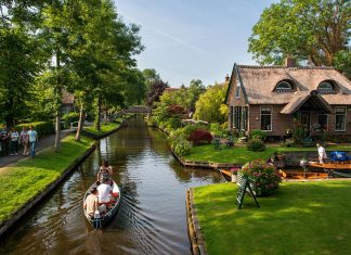 Top 10 World’s Most Beautiful Canal Cities