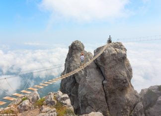 Dizzying Walking Bridges Only For The Brave
