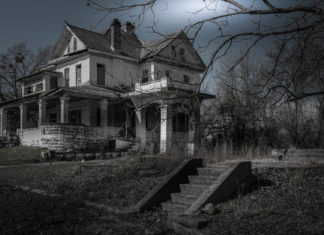 16 Scariest Real Haunted Houses In The US